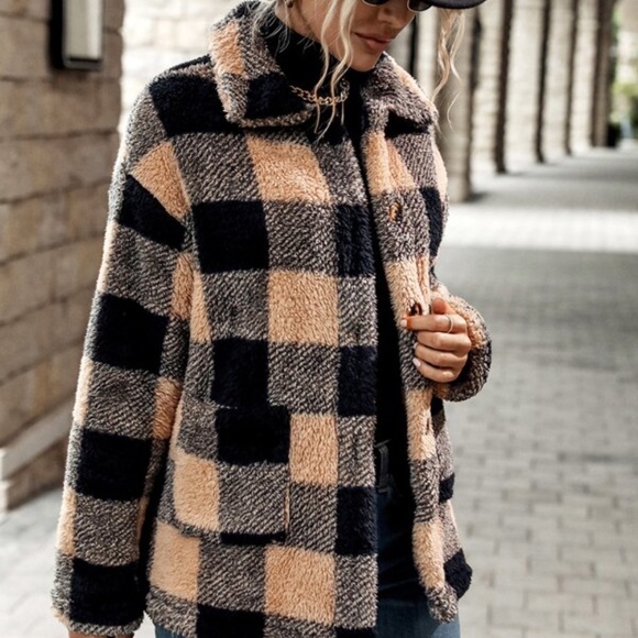 Cozy White Black Plaid Button up Teddy Oversized Jacket Shacket - Picture 4 of 9